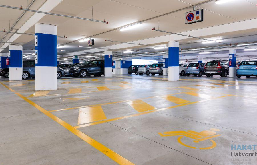 Hakvoort-kunstlicht-parkeergarage-led-verlichting